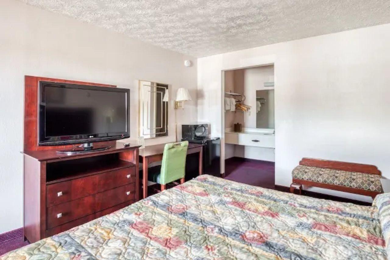 Oyo Hotel Decatur I-20 East & Wesley Club Dr Екстериор снимка